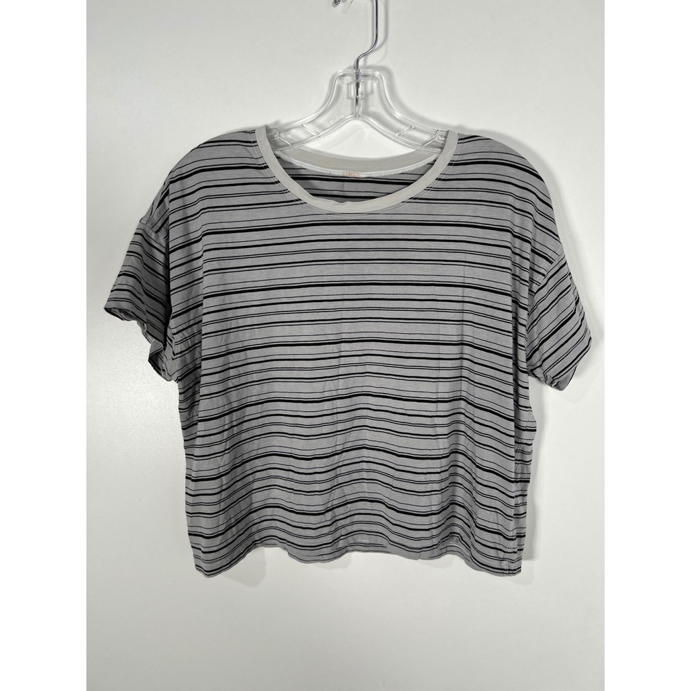 Lululemon Gray Black Striped Short Sleeve Boxy Crop Tee Shirt Athleisure